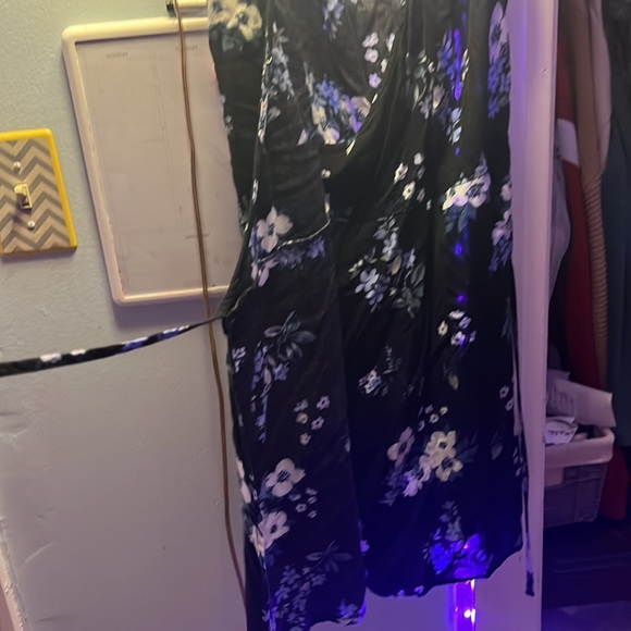 Dress. - Picture 3 of 3